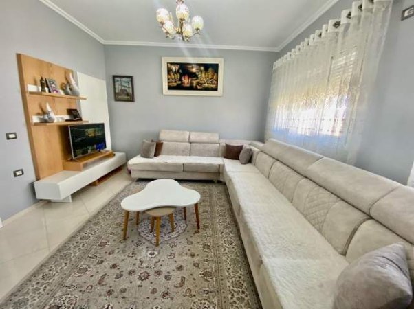 Tirane, jepet me qera Vile 3 Katshe 500 m² 4.500 Euro (Mjull Bathore)