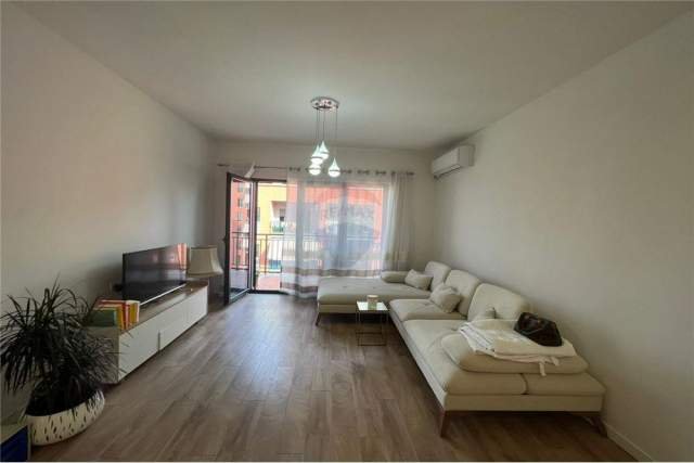 Tirane, jepet me qera apartament 1+1+BLK Kati 5, 70 m² 550 Euro (Fusha e Aviacionit)