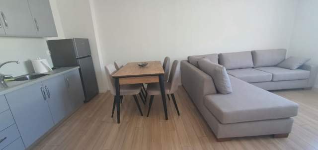 Tirane, jepet me qera apartament 2+1 Kati 2, 90 m² 500 Euro (rruga 5 Maj)