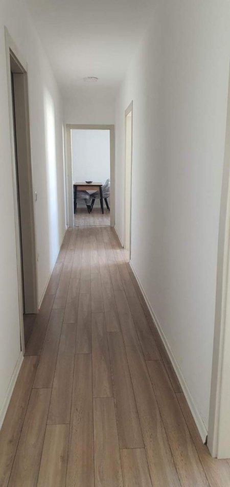Tirane, jepet me qera apartament 2+1 Kati 2, 90 m² 500 Euro (rruga 5 Maj)