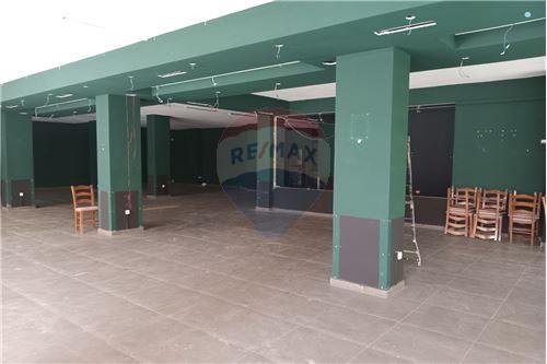 Tirane, jepet me qera ambjent biznesi Kati -1, 1.000 m² 2.000 Euro (Rruga e Thesarit)