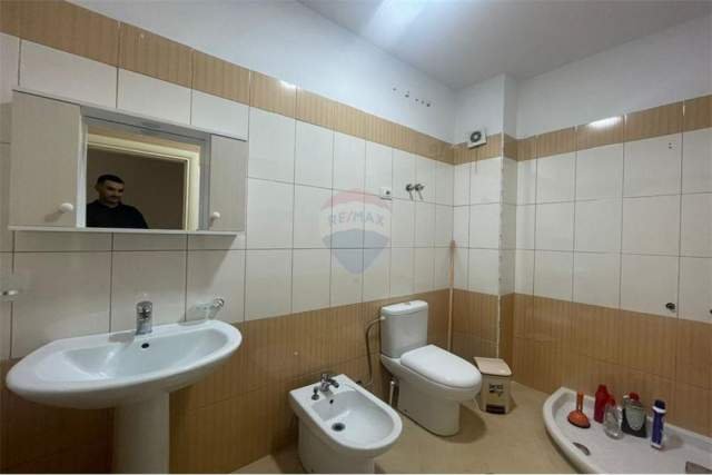 Tirane, jepet me qera apartament 3+1+BLK Kati 5, 110 m² 450 Euro (Astir)