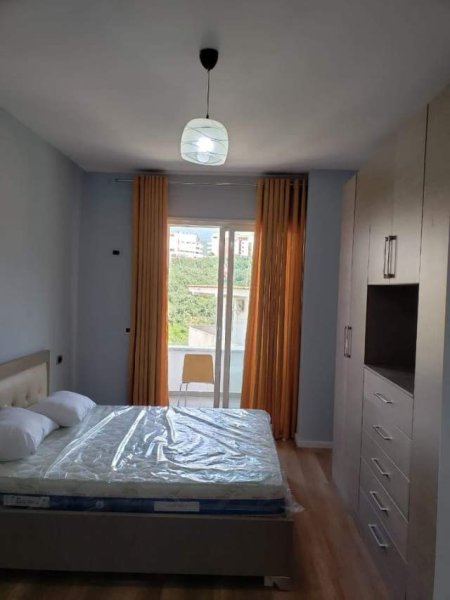 Tirane, jepet me qera apartament 1+1+BLK Kati 3, 80 m² 35.000 Leke (prane restorant Fresku)