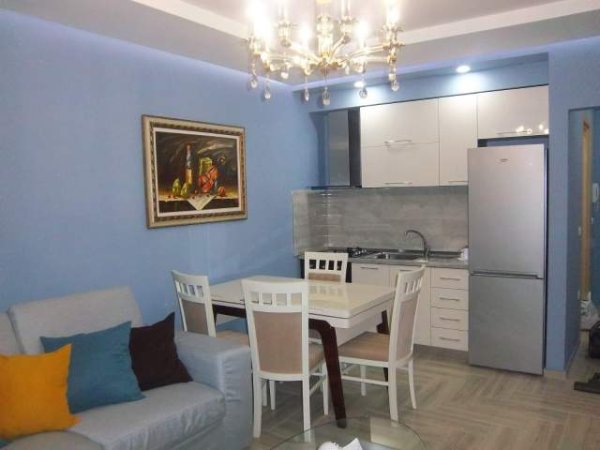 Tirane, jepet me qera apartament 1+1 Kati 2, 60 m² 500 Euro (rruga Ferit Xhajko)
