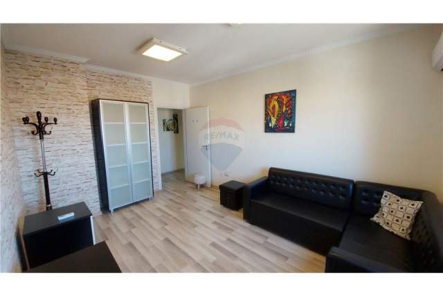 Shqiperi, jepet me qera zyre Kati 11, 100 m² 630 Euro (Rr. e Barikadave)