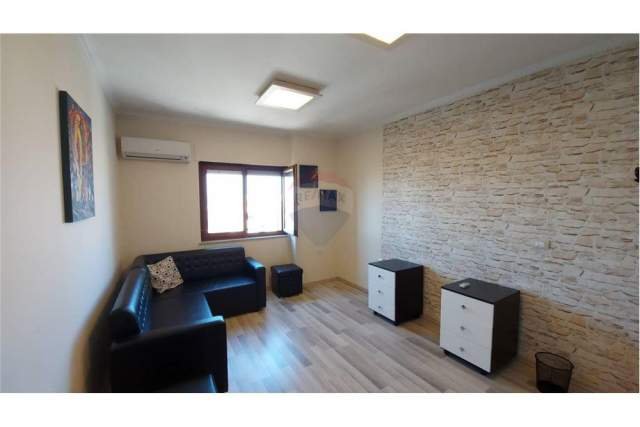 Shqiperi, jepet me qera zyre Kati 11, 100 m² 630 Euro (Rr. e Barikadave)