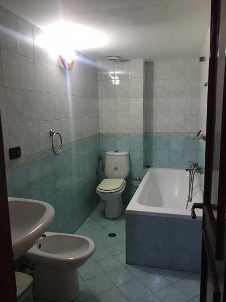 Tirane, jepet me qera apartament 2+1+BLK Kati 5, 101 m² 550 Euro (Selvia)
