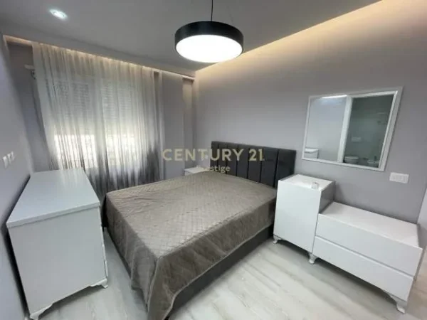 Tirane, jepet me qera apartament 1+1+A+BLK 100 m² 750 Euro (mbas ambasades amerikane)