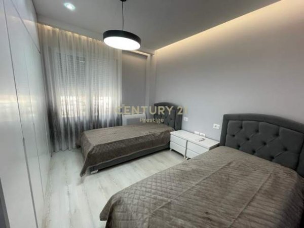 Tirane, jepet me qera apartament 1+1+A+BLK 100 m² 750 Euro (mbas ambasades amerikane)