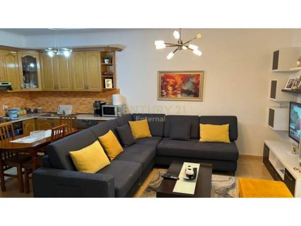 Tirane, shitet apartament 2+1+BLK 90 m² 720.000 Euro (fresku)