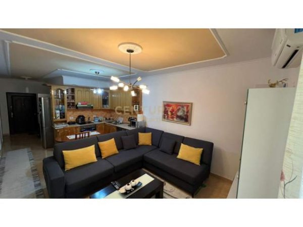 Tirane, shitet apartament 2+1+BLK 90 m² 720.000 Euro (fresku)