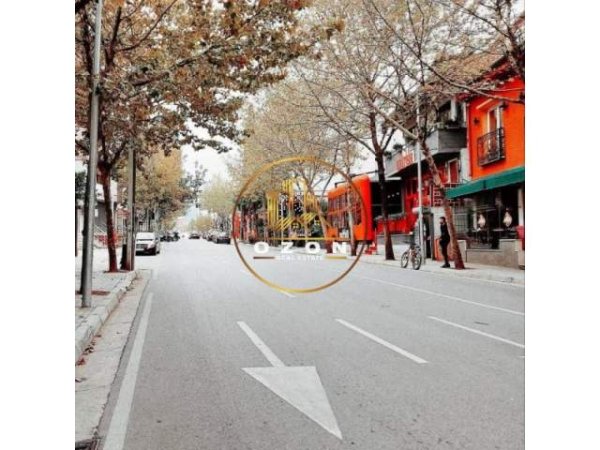 Tirane, jepet me qera ambjent biznesi Kati 1, 39 m² 500 Euro (PAZARI I RI)