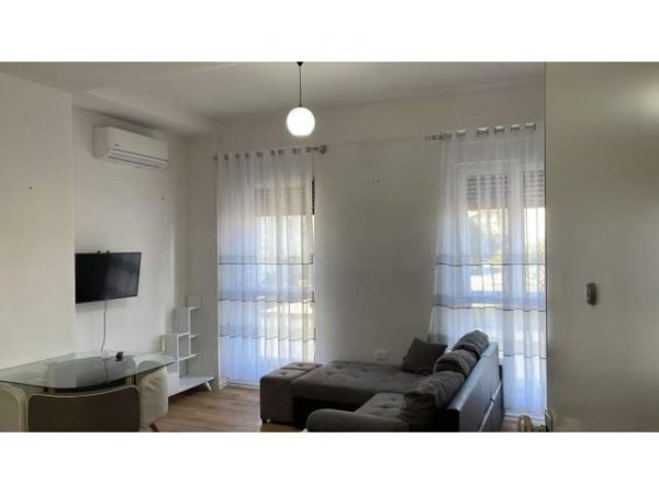 Tirane, jepet me qera apartament 1+1+A+BLK Kati 1, 60 m² 450 Euro (21 DHJETORI)