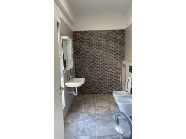 Tirane, jepet me qera apartament 1+1+A+BLK Kati 1, 60 m² 450 Euro (21 DHJETORI)