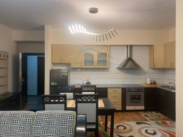 Tirane, jepet me qera apartament 1+1+BLK Kati 3, 67 m² 500 Euro (rruga e dibres)
