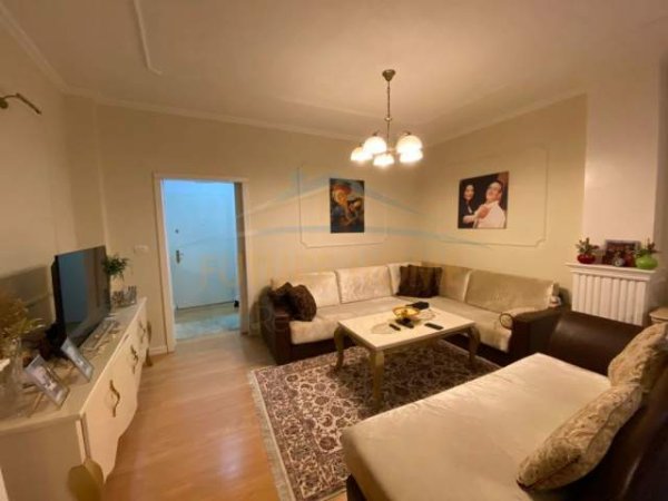 Tirane, jepet me qera apartament Kati 3, 103 m² 800 Euro (21 Dhjetori)