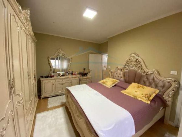 Tirane, jepet me qera apartament 2+1 Kati 3, 103 m² 800 Euro (prane mozaikut)