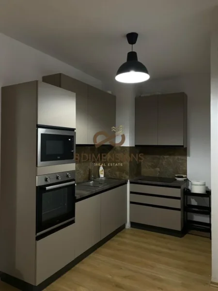 Tirane, jepet me qera apartament 2+1+Ballkon Kati 9, 102 m² 500 € (astir) D8242A-85