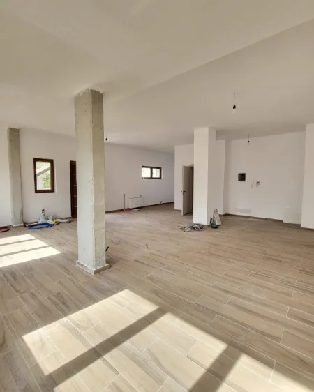 Tirane, jepet me qera Vile 5+1 Kati 3, 600 m² 3.800 € (Teg)