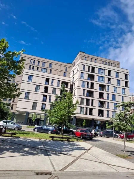 Tirane, jepet me qera apartament 2+1+Ballkon Kati 4, 110 m² 650 € (FUSHA E AVIACIONIT)