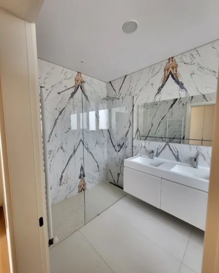 Tirane, jepet me qera Vile 5+1 Kati 3, 650 m² 5.000 € (TEG)