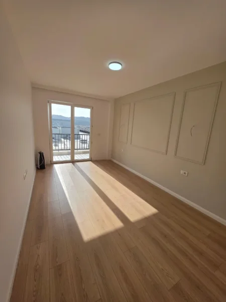 Tirane, jepet me qera apartament 2+1 Kati 2, 128 m² 450 € (Kombinat)