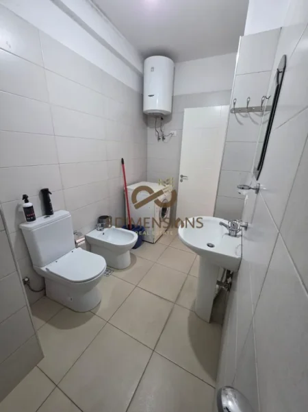 Tirane, jepet me qera apartament 2+1+Ballkon Kati 3, 90 m² 500 € (astir)