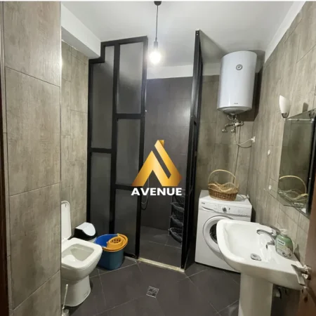 Tirane, jepet me qera apartament 1+1 Kati 3, 500 € (ISH TERMINALI JUGLINDJES)