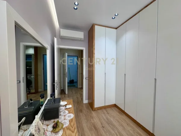 Tirane, jepet me qera apartament 1+1+Ballkon Kati 9, 65 m² 700 € 
