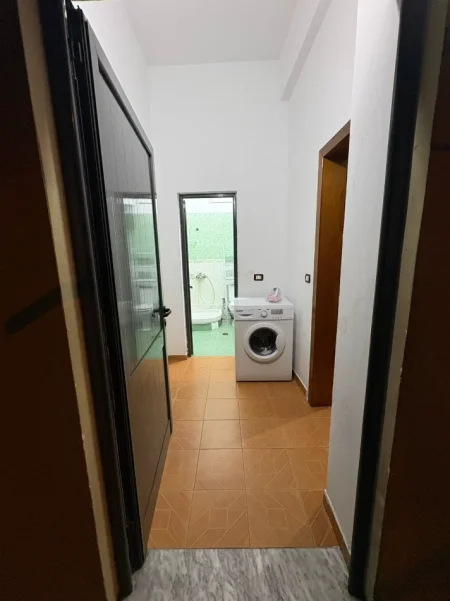 Tirane, jepet me qera apartament 1+1 Kati 1, 