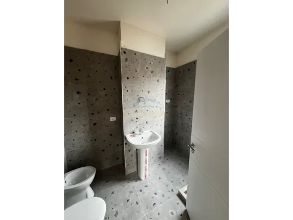 Tirane, shitet apartament 2+1+2, Kati 1, 116 m² 195.000 € (5 Maji)
