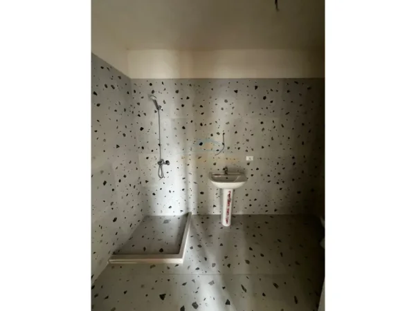 Tirane, shitet apartament 2+1+2, Kati 1, 116 m² 195.000 € (5 Maji)