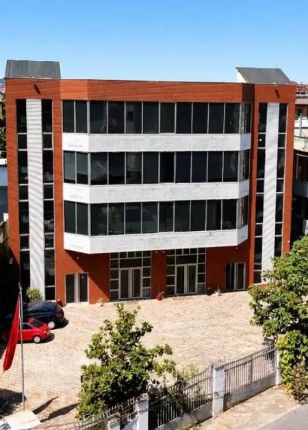 Tirane, jepet me qera ambjent biznesi Kati 4, 1.400 m² 13.500 € (RRUGA E KAVAJES)