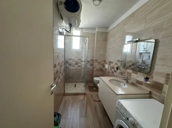 Durres, shitet apartament 2+1 Kati 8, 90 m² 140.000 € (Markata)