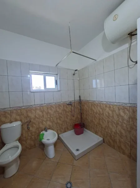 Durres, jepet me qera apartament 1+1 Kati 2, 65 m² 250 € (Spitallë)