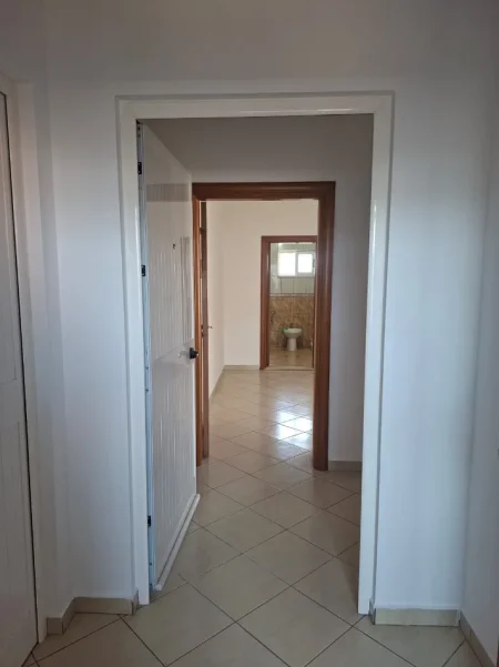 Durres, jepet me qera apartament 1+1 Kati 2, 65 m² 250 € (Spitallë)