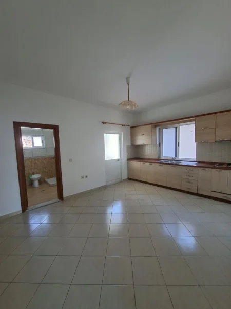 Durres, jepet me qera apartament 1+1 Kati 2, 65 m² 250 € (Spitallë)