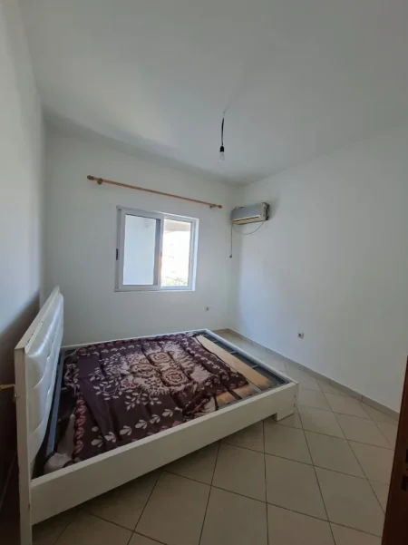 Durres, jepet me qera apartament 1+1 Kati 2, 65 m² 250 € (Spitallë)