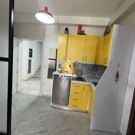Tirane, jepet me qera apartament 1+1 Kati 3, 500 € (ish terminali juglindor)