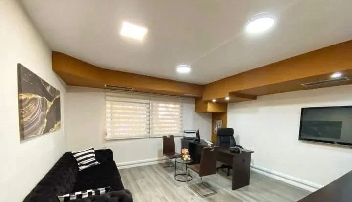 Tirane, jepet me qera zyre Kati 1, 300 m² 3.000 € (Rruga sami frasheri)