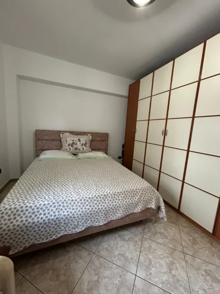 Durres, jepet me qera apartament 2+1 Kati 4, 75 m² 420 € (pranë Spitalit)