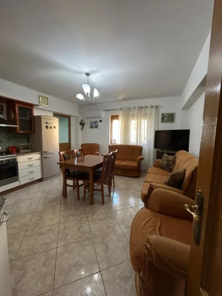 Durres, jepet me qera apartament 2+1 Kati 4, 75 m² 420 € (pranë Spitalit)