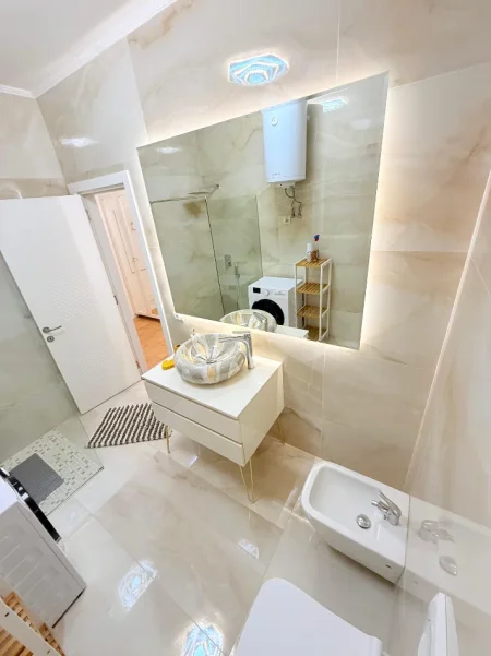 Tirane, jepet me qera apartament 2+1 Kati 3, 90 m² 1.200 € (Rruga e kosovareve)