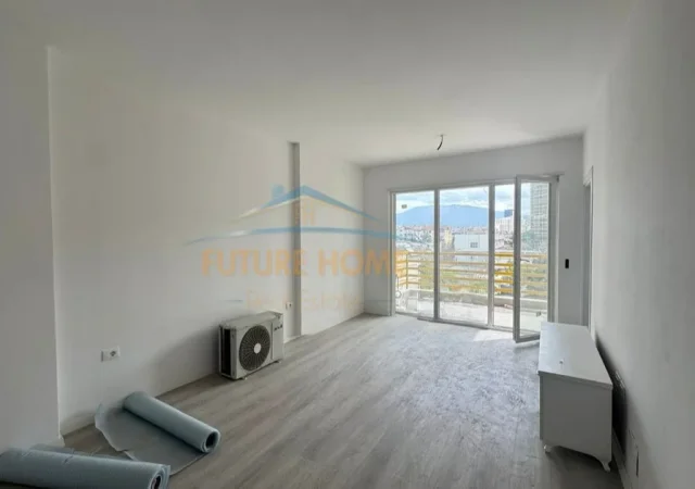 Tirane, jepet me qera apartament 1+1 , 61 m² 550 € (Kompleksi E-88, Rruga Dritan Hoxha)