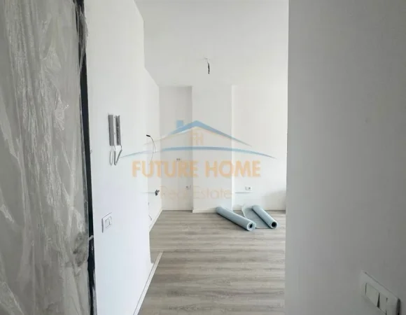 Tirane, jepet me qera apartament 1+1 , 61 m² 550 € (Kompleksi E-88, Rruga Dritan Hoxha)