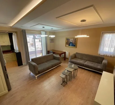 Tirane, jepet me qera apartament 3+1 Kati 5, 126 m² 1.000 € (Liqeni i Thate)