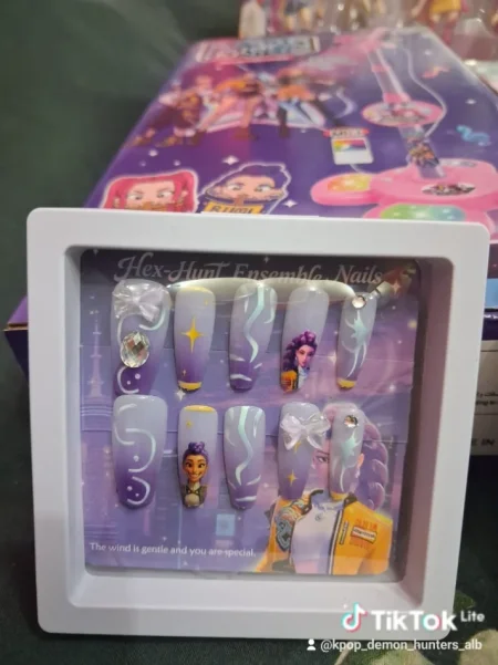 Tirane, shes Thonj me personazhe Mira Zoey Rumi , 400 leke 6 €