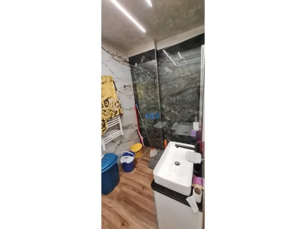 Durres, jepet me qera apartament 1+1 Kati 4, 60 m² 300 € (Policia)