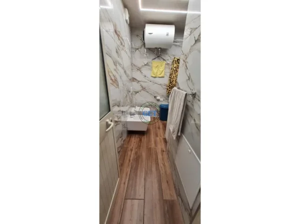 Durres, jepet me qera apartament 1+1 Kati 4, 60 m² 300 € (Policia)