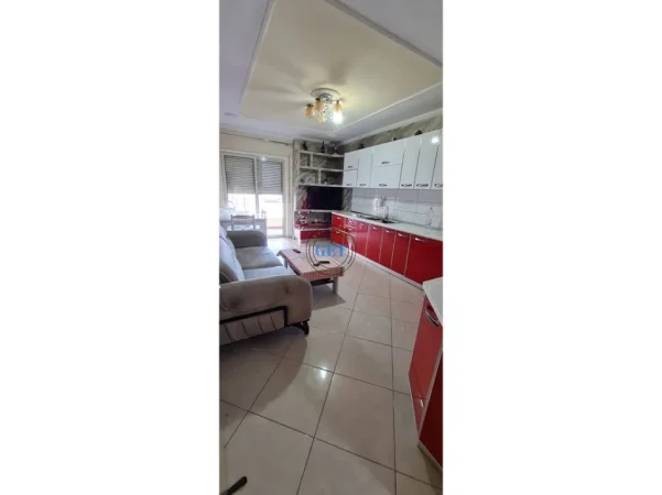 Durres, jepet me qera apartament 1+1 Kati 4, 60 m² 300 € (Policia)
